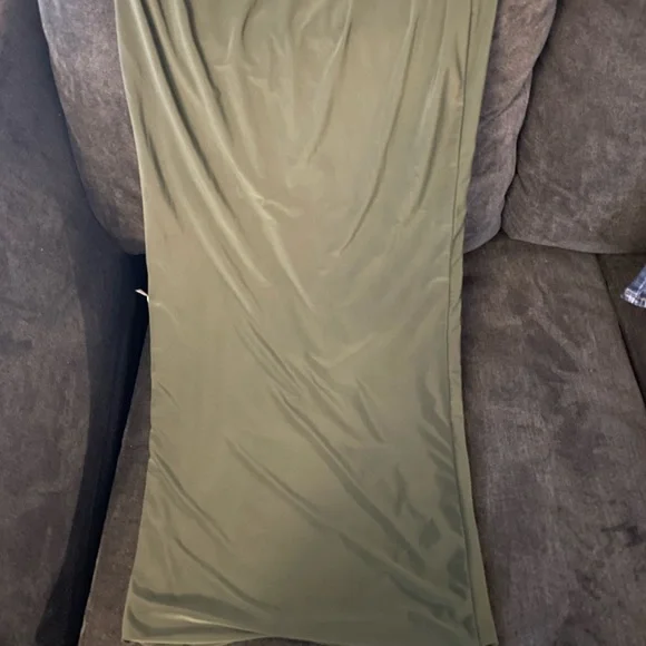 Brand new olive fashion nova long skirt.Tight at the bottom,super cute & stylish - Picture 3 of 3